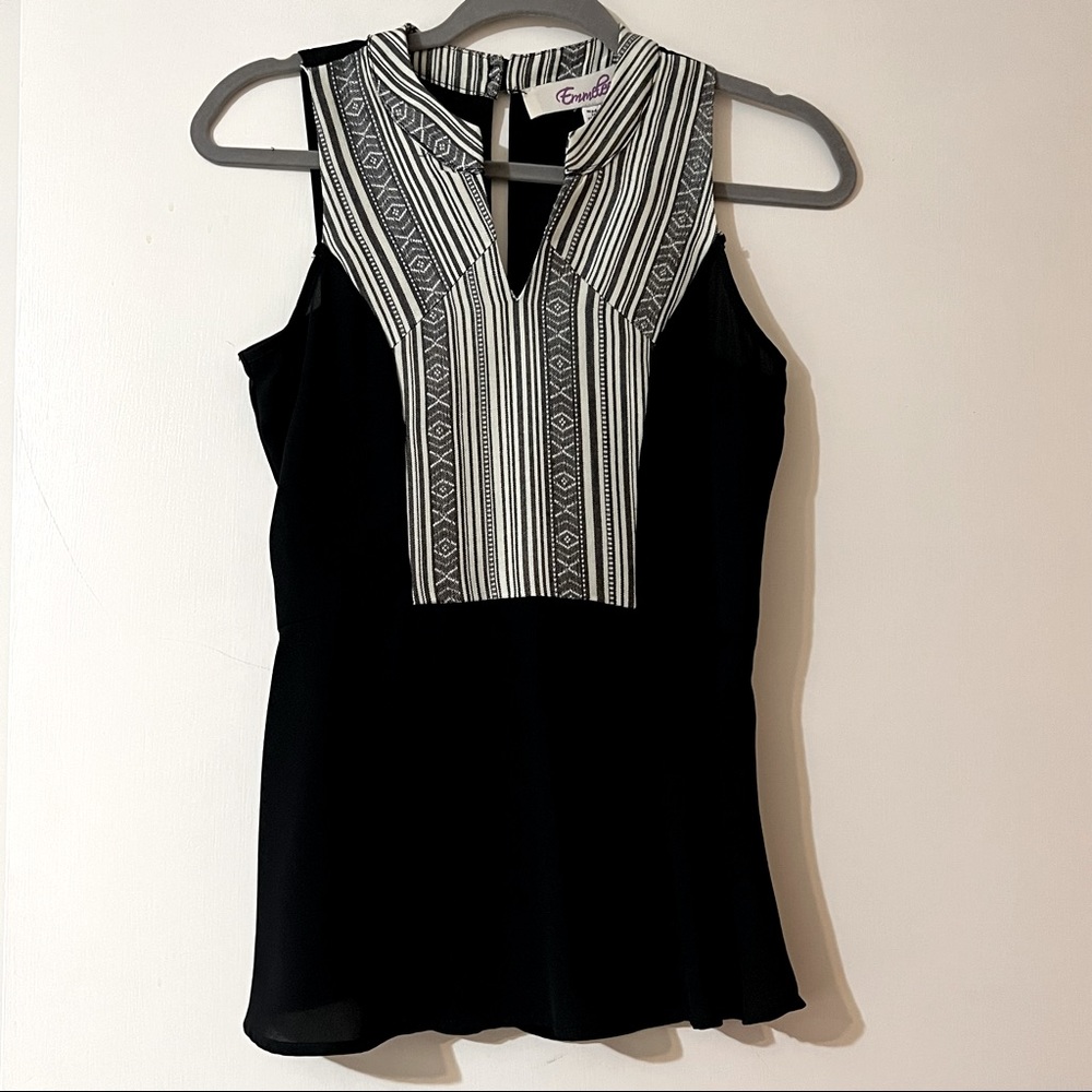 Francesca’s Collections Sleeveless Black Top Tribal V-Neck Blouse Small